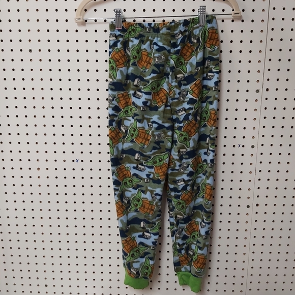 Boys starwars YODA PJ.  Size 8 - Picture 11 of 16